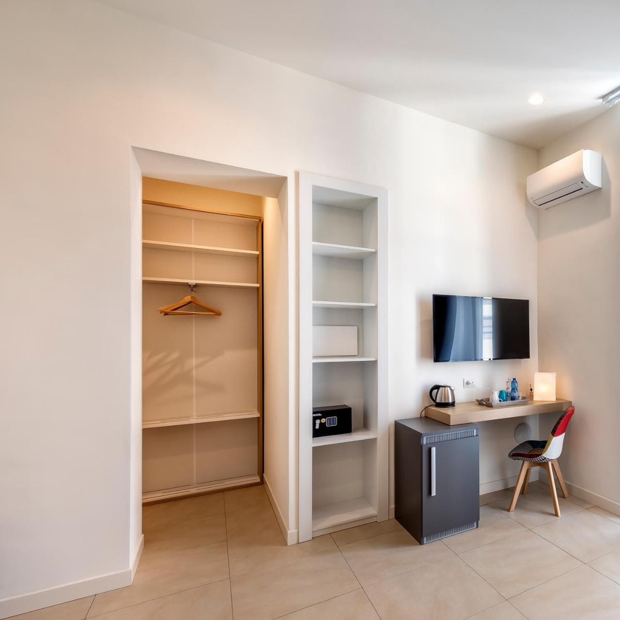 Napoli Squares Suites Экстерьер фото